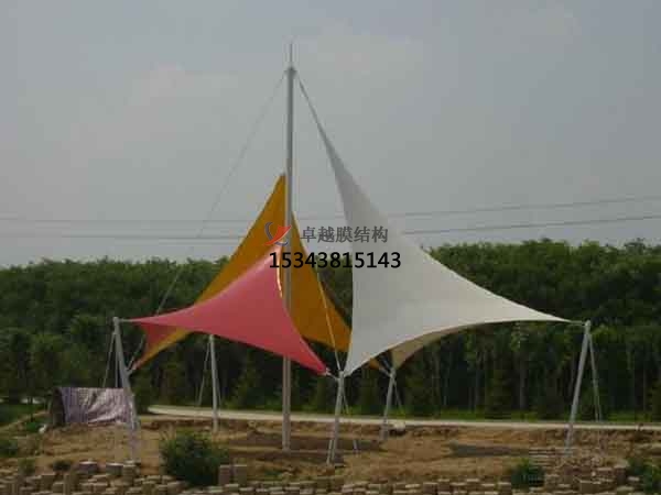 南陽(yáng)商業(yè)廣場(chǎng)張拉<font color='red'>膜結(jié)構(gòu)景觀</font>棚/雨棚設(shè)計(jì)搭建